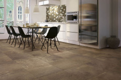 Kche mit Esstisch in Altbau Wohnung